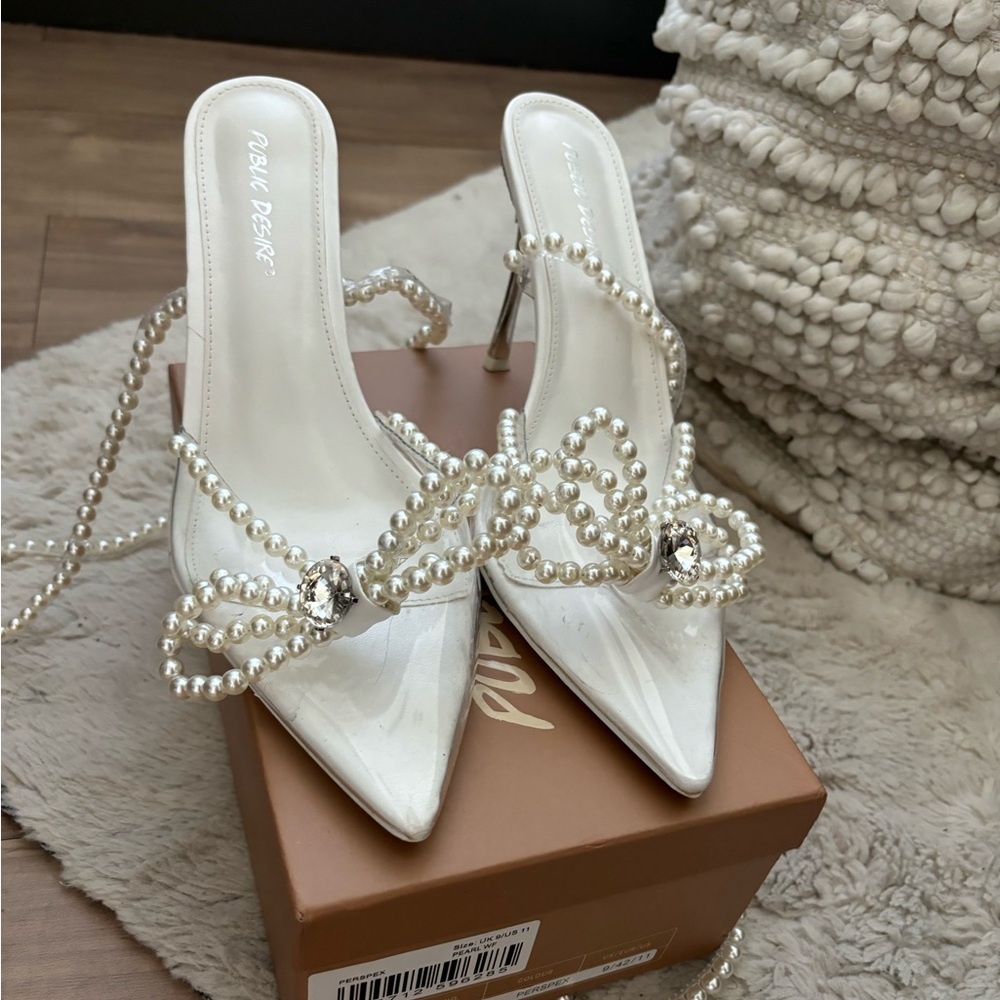 Size 11 heels! Pearl detailing, perfect for graduation, weddings, and etc!